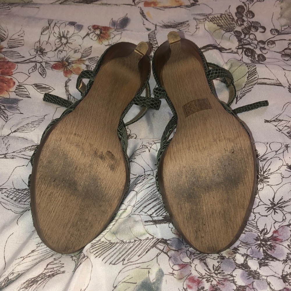 Heels - Picture 6 of 6